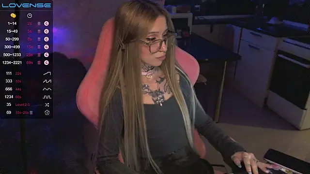 Snapshot of yngmilf chatting on 03.13.25 yngmilf online show from 03.13.25