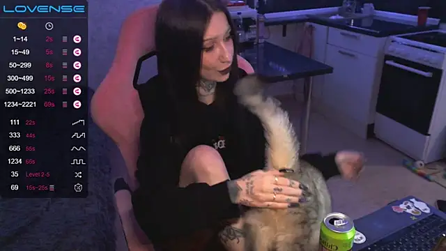 Snapshot of yngmilf chatting on 11.28.25 yngmilf online show from 11.28.25