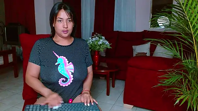 Snapshot of MirandaDream2 chatting on 02.08.25 MirandaDream2 online show from 02.08.25