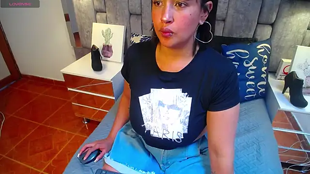 Snapshot of MirandaDream2 chatting on 03.09.25 MirandaDream2 online show from 03.09.25