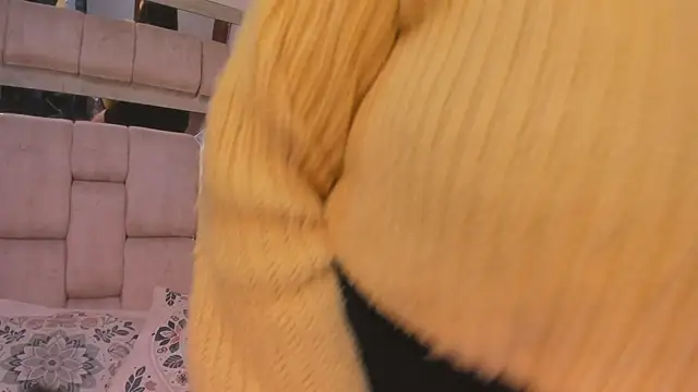 Snapshot of MirandaDream2 chatting on 12.17.25 MirandaDream2 online show from 12.17.25