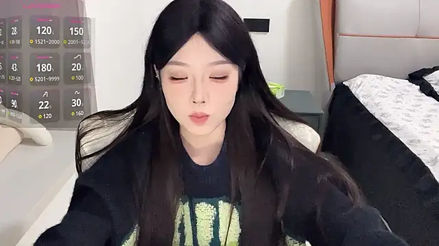 Q-ing online show from 12.10.24