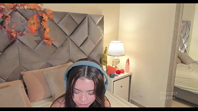 Luisa0110 online show from 10.27.25