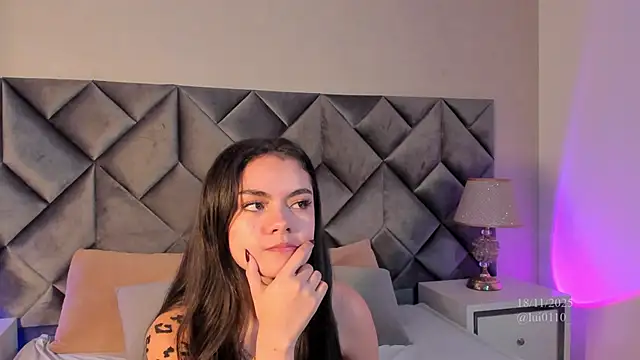 Luisa0110 online show from 11.18.25