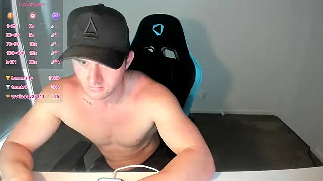 Snapshot of _DownUnderFit_ chatting on 11.04.25 DownUnderFit online show from 11.04.25