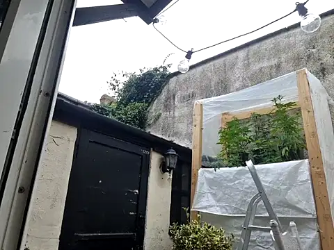 Snapshot of stavroun chatting on 09.10.25 stavroun online show from 09.10.25