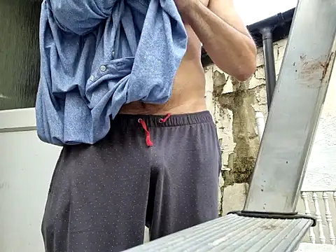 Snapshot of stavroun chatting on 09.23.25 stavroun online show from 09.23.25