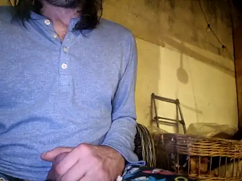 Snapshot of stavroun chatting on 10.31.25 stavroun online show from 10.31.25