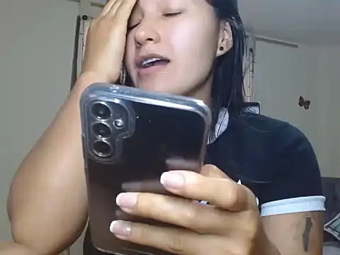 Snapshot of kazumi6 chatting on 12.15.25 kazumi6 online show from 12.15.25