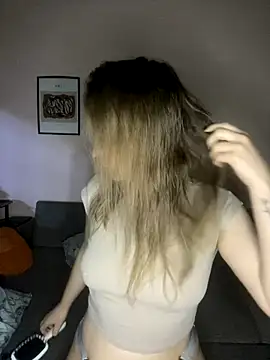 Snapshot of EdnaBradley chatting on 11.24.25 EdnaBradley online show from 11.24.25