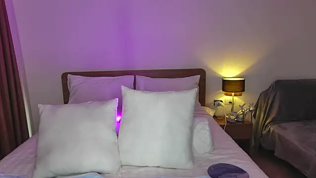 Snapshot of YourSexyNeighbour chatting on 12.25.24 YourSexyNeighbour online show from 12.25.24