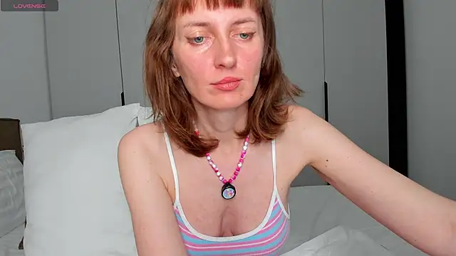 Snapshot of YourSexyNeighbour chatting on 05.04.26 YourSexyNeighbour online show from 05.04.26