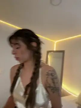 Snapshot of AmmyCollinsW chatting on 11.20.25 AmmyCollinsW online show from 11.20.25