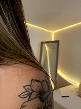 Snapshot of AmmyCollinsW chatting on 11.26.25 AmmyCollinsW online show from 11.26.25