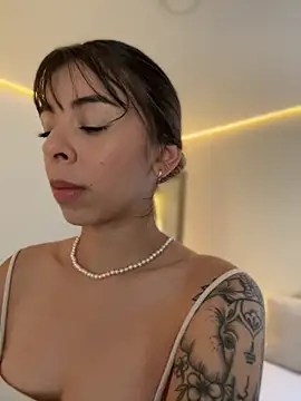 Snapshot of AmmyCollinsW chatting on 11.27.25 AmmyCollinsW online show from 11.27.25