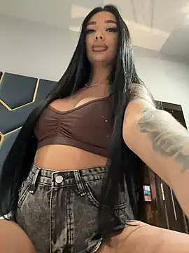 Snapshot of amirahylerr chatting on 12.15.24 amirahylerr online show from 12.15.24