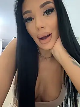 Snapshot of amirahylerr chatting on 01.08.25 amirahylerr online show from 01.08.25