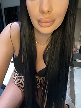 Snapshot of amirahylerr chatting on 01.28.25 amirahylerr online show from 01.28.25