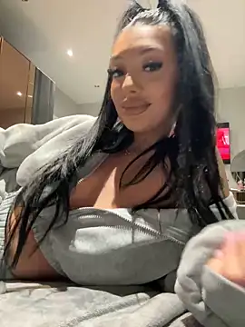 Snapshot of amirahylerr chatting on 02.04.25 amirahylerr online show from 02.04.25