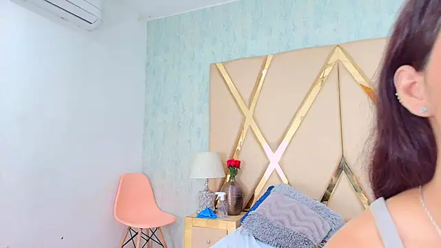 NicoleEsposito online show from 02.05.25