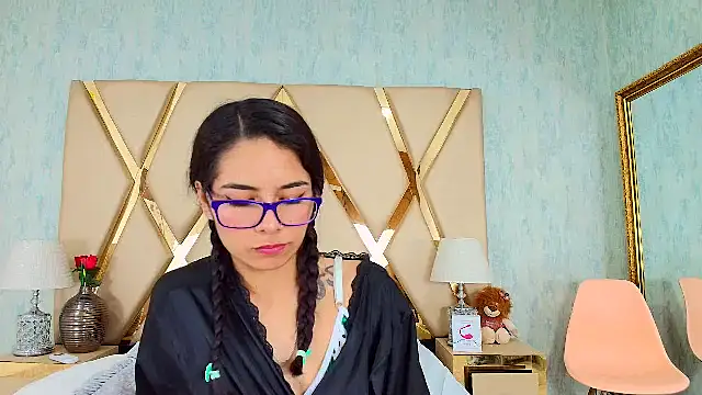 NicoleEsposito online show from 02.25.25