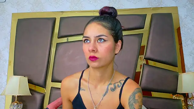 NicoleEsposito online show from 11.28.25