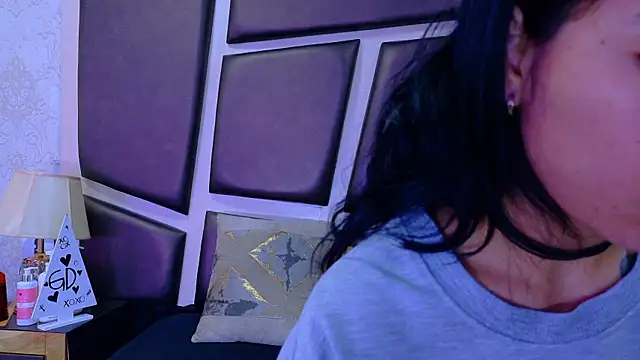 Snapshot of NicoleEsposito chatting on 06.02.26 NicoleEsposito online show from 06.02.26