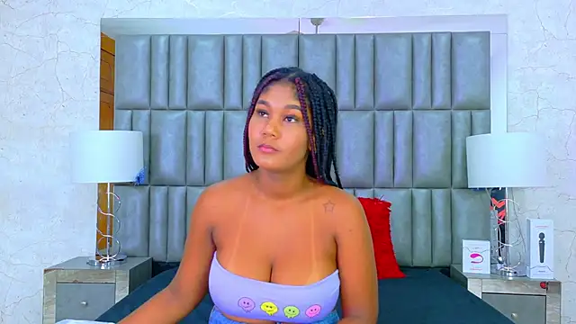 Snapshot of AlisonJaimes chatting on 10.07.25 AlisonJaimes online show from 10.07.25