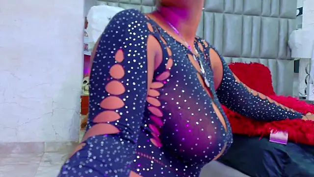 Snapshot of AlisonJaimes chatting on 11.04.25 AlisonJaimes online show from 11.04.25