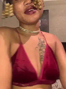 Snapshot of cardibabe chatting on 02.06.25 cardibabe online show from 02.06.25