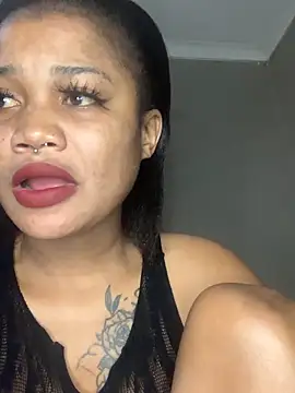 Snapshot of cardibabe chatting on 10.14.25 cardibabe online show from 10.14.25