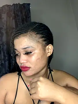 Snapshot of cardibabe chatting on 12.14.25 cardibabe online show from 12.14.25