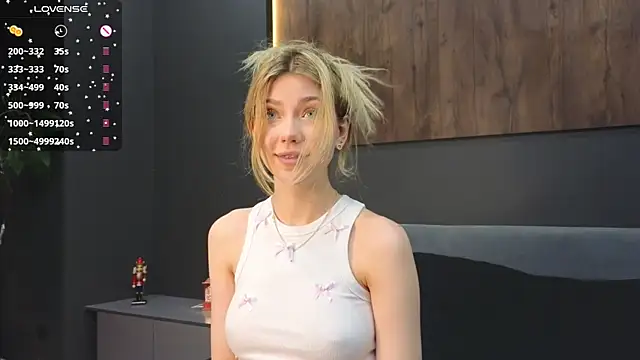 Snapshot of Rainaslater chatting on 12.15.24 Rainaslater online show from 12.15.24