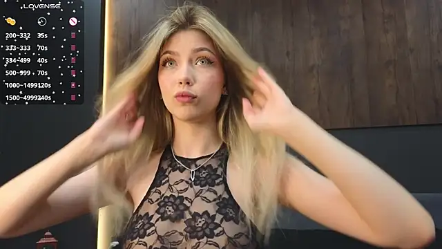 Snapshot of Rainaslater chatting on 12.24.24 Rainaslater online show from 12.24.24