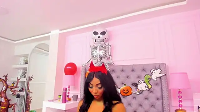 HaileeRoberts online show from 10.24.25