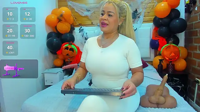 Dulcex69 online show from 10.17.25