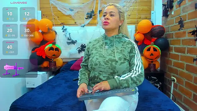 Dulcex69 online show from 10.24.25