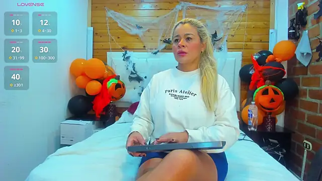 Dulcex69 online show from 10.31.25