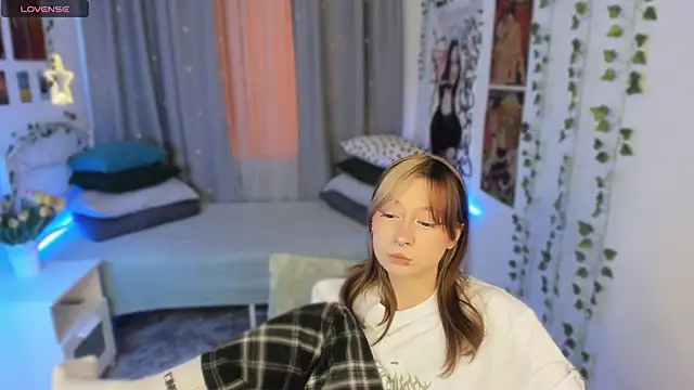 SaintGirl online show from 01.14.25