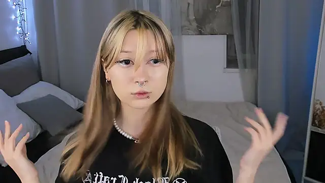 SaintGirl online show from 02.05.25