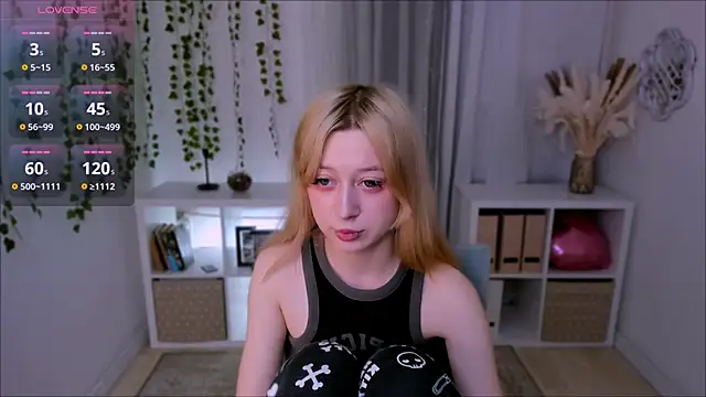 SaintGirl online show from 02.21.25