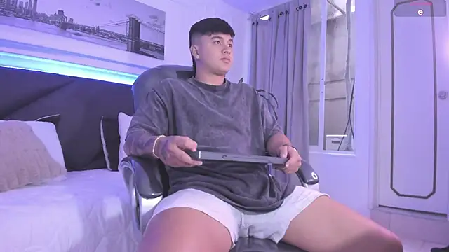 Cristopher strong online show from 12.20.25