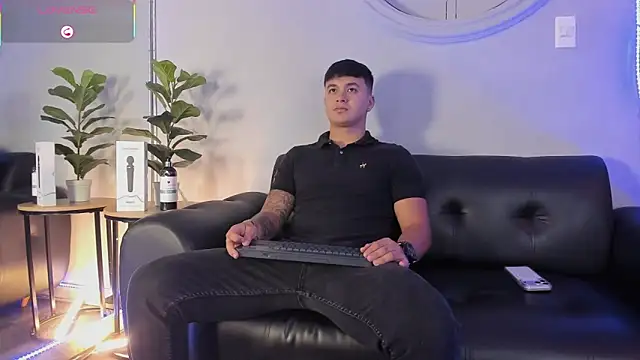 Snapshot of Cristopher_strong chatting on 04.29.26 Cristopher strong online show from 04.29.26
