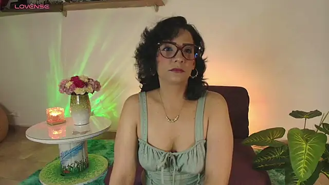 Elliee  online show from 02.28.25