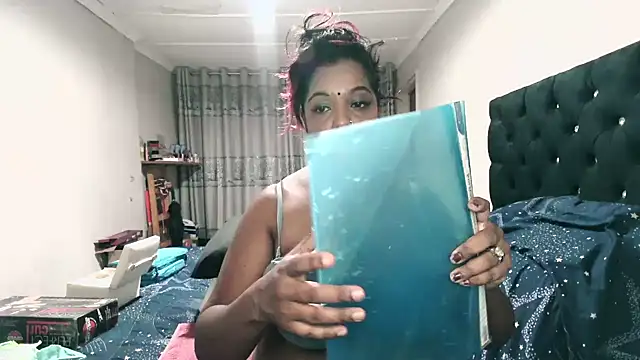 Snapshot of Indianmayaxoxo chatting on 12.20.25 Indianmayaxoxo online show from 12.20.25