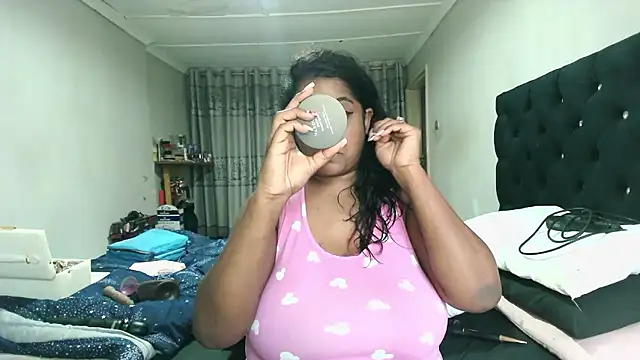 Snapshot of Indianmayaxoxo chatting on 01.08.26 Indianmayaxoxo online show from 01.08.26