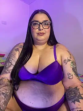 Snapshot of Apriilpeach_ chatting on 10.10.25 Apriilpeach online show from 10.10.25