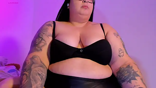 Snapshot of Apriilpeach_ chatting on 12.17.25 Apriilpeach online show from 12.17.25