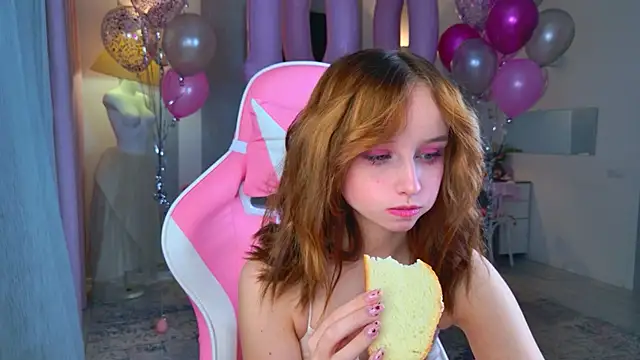 b4by LoL1 online show from 11.22.25