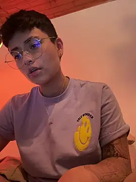 Snapshot of Ashley_Chriss chatting on 01.04.25 Ashley Chriss online show from 01.04.25